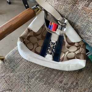 Coach purse . Vintage . Love the size you will to !